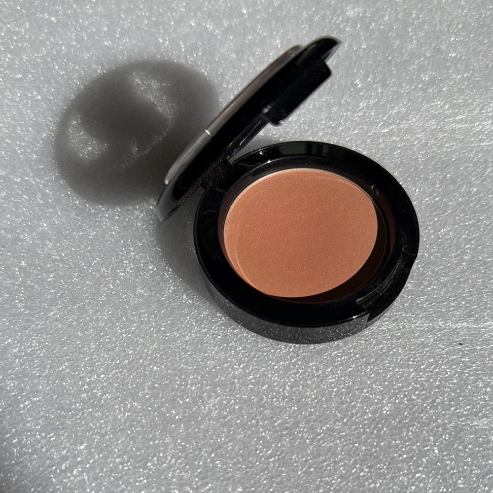 Mac Cosmetics Hello Kitty Fun & Games Beauty Powder Blush LE NWOT